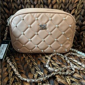 NWT!!! Badgley Mischka: Pearl/Tan Blush
Quilted Purse.